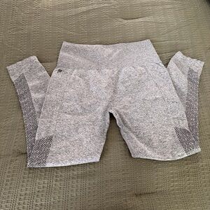 Women’s Fabletics Large Capri Gray Leggings